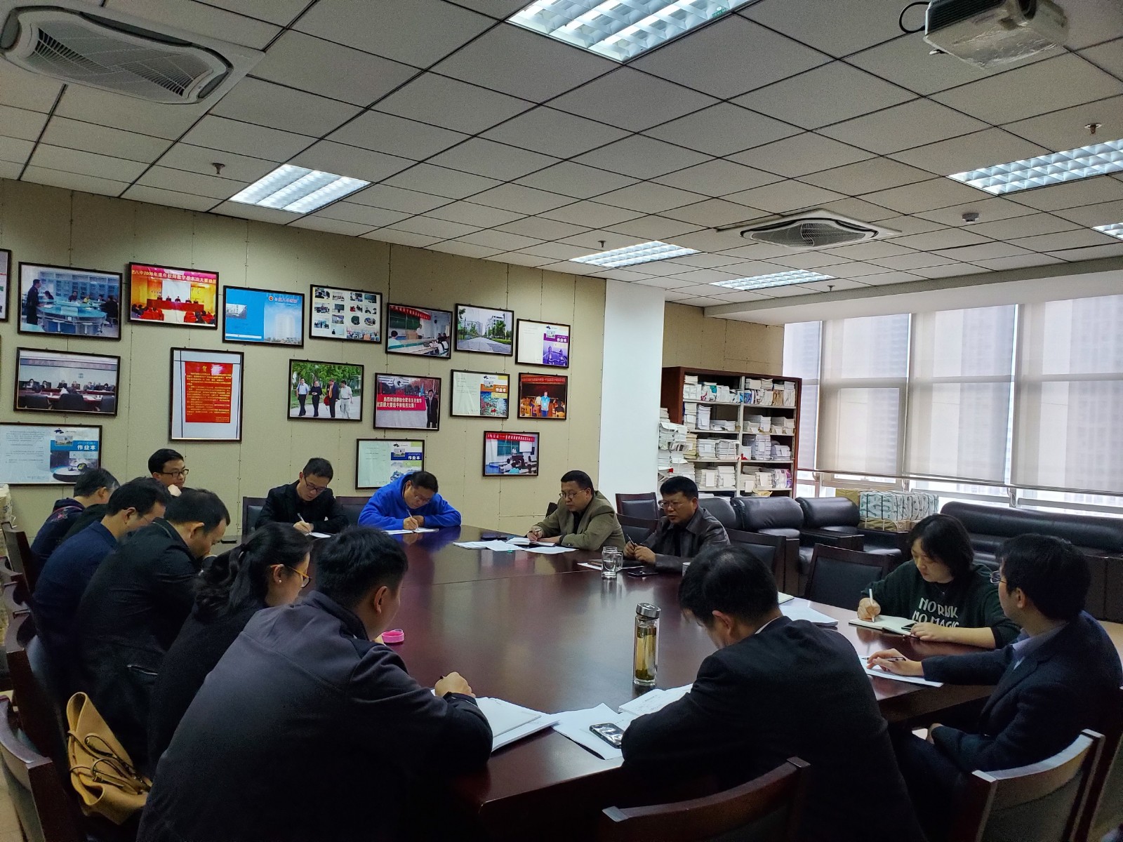 教研会4（讨论外出培训计划）.jpg