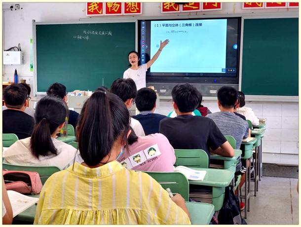 徐翔老师上课中.jpg