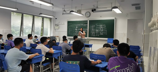 聆听广播.jpg