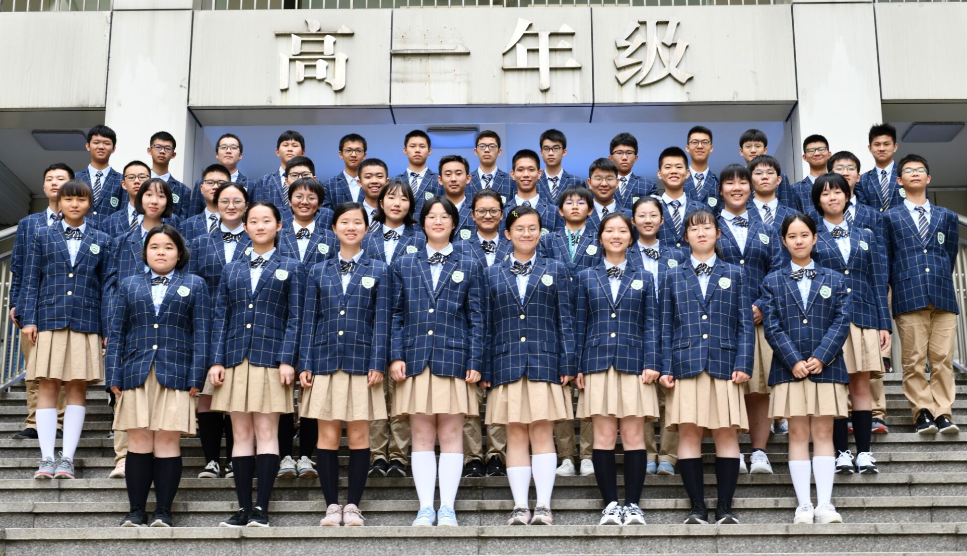 4.19升旗 8班集体照.jpg