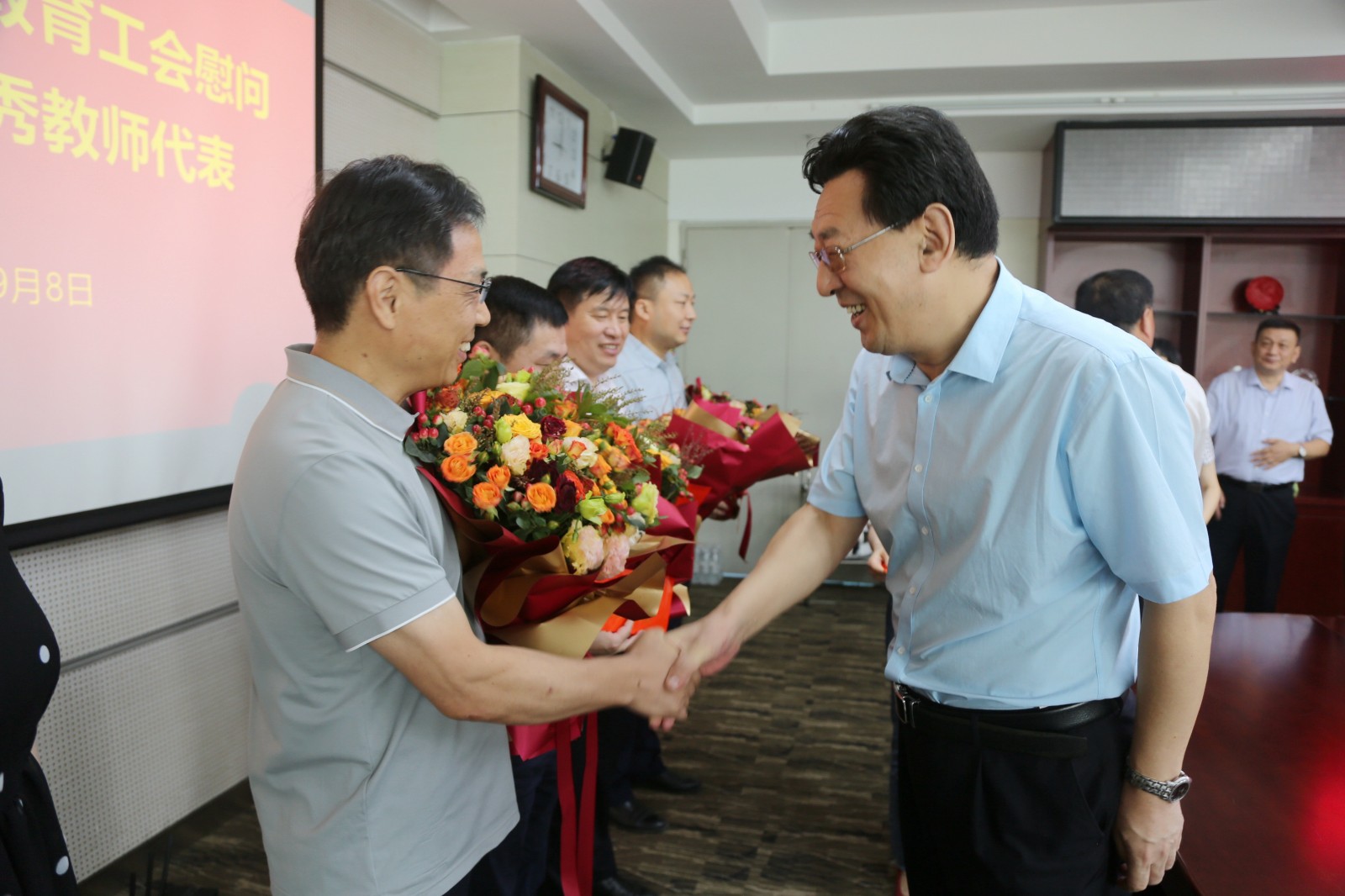 2021 9 8 教师节省总工会慰问5.jpg