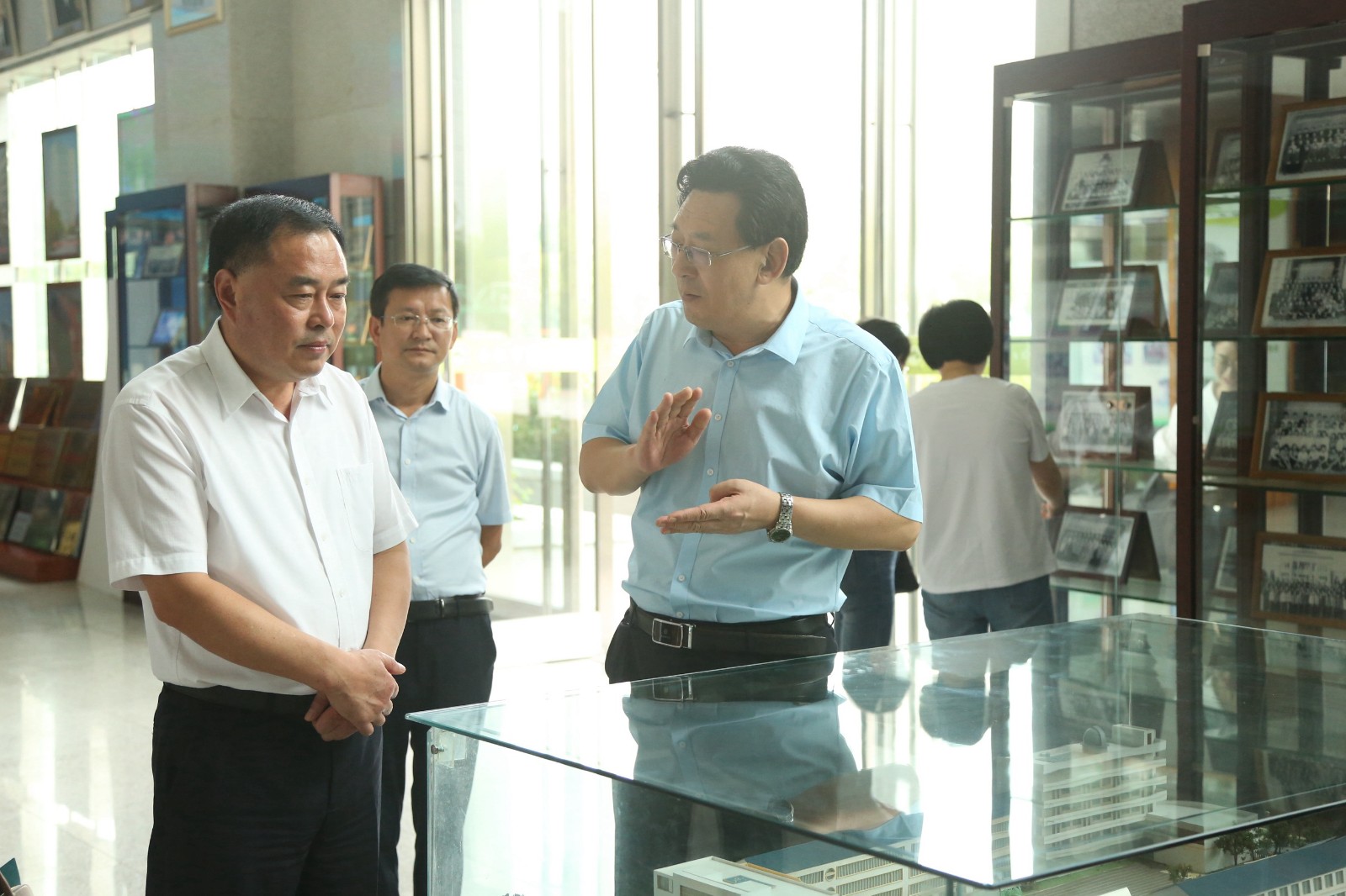2021 9 8 教师节省总工会慰问8.jpg