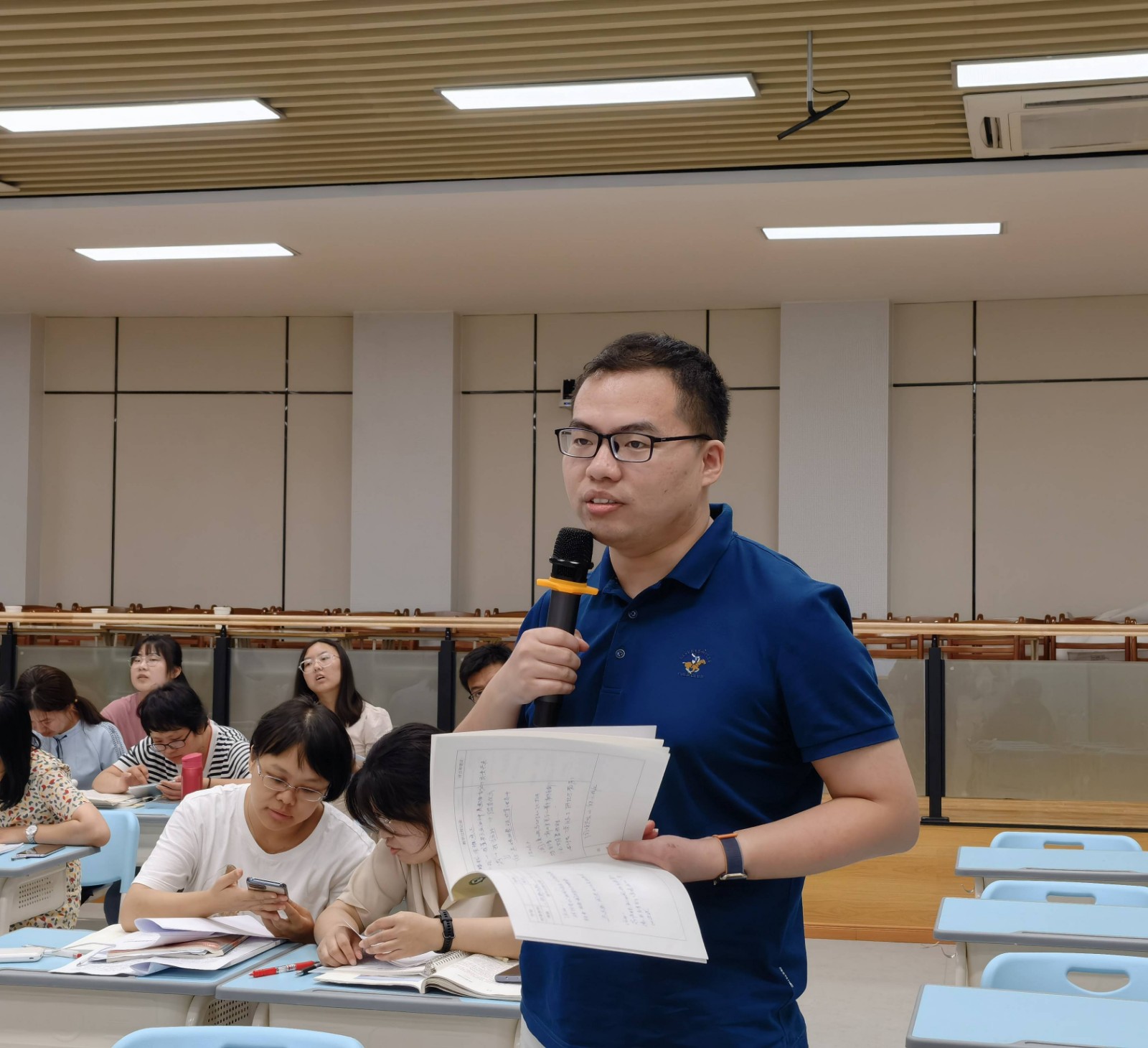 王浩男评课.jpg