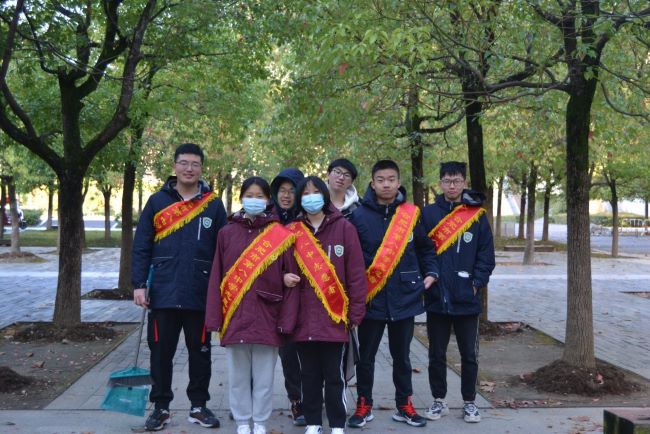 高二10班义务劳动1.jpg