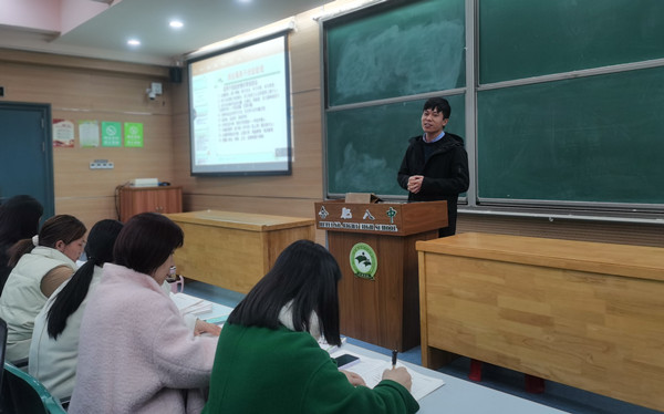 梁云贺_副本.jpg