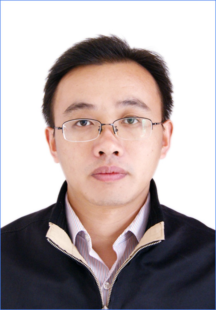 何振华2.JPG