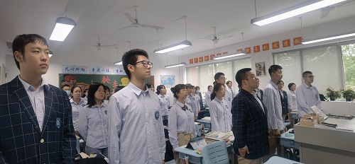 8J9U)[}SU`6AOULI}D4XPT6.jpg