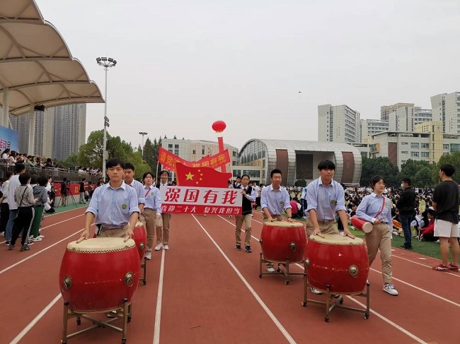 鼓舞燃动青春.jpg
