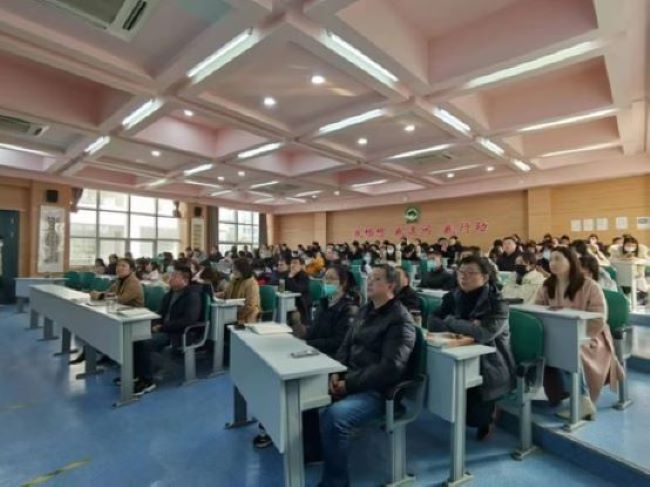 高一年级全体教师会议.jpg