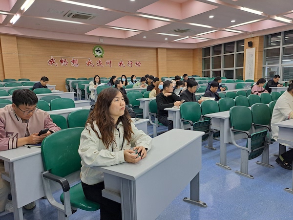 齐倩及班主任.jpg