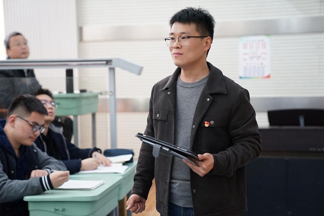 刘跟党.jpg