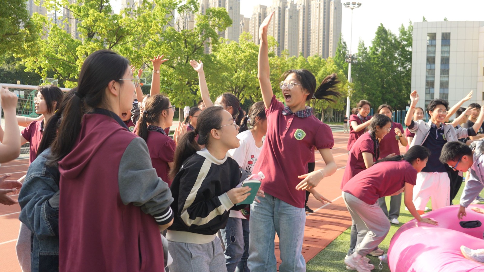 CLIP.00_03_02_31.Still018(1).jpg