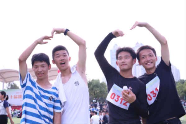 同学友爱1.png
