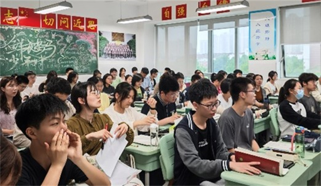 学科组听课.jpg