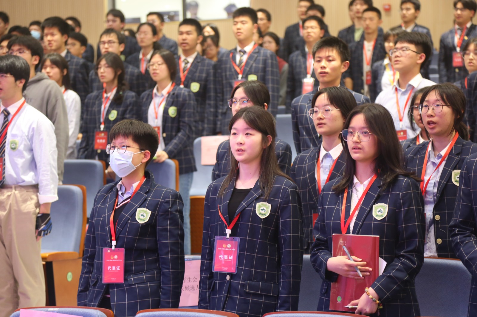 唱国歌.JPG