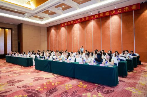 （图9）参训教师认真听讲（1）.jpg