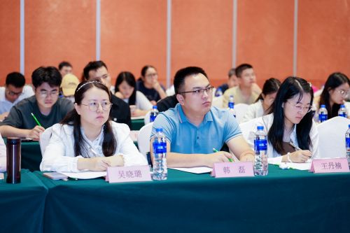 （图10）参训教师认真听讲（2）.jpg
