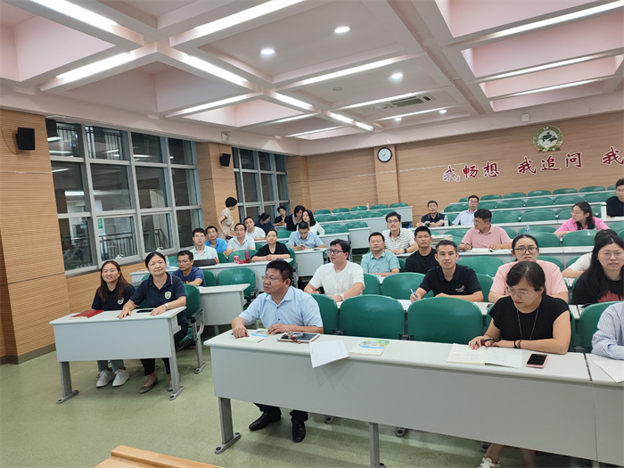 高三第一次德育例会.jpg