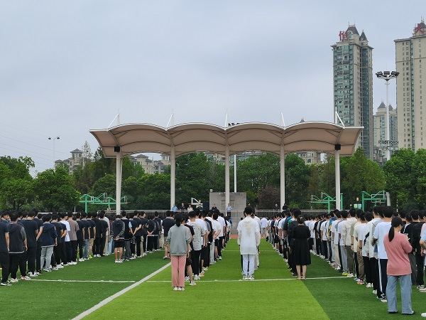 部分成员背面.jpg