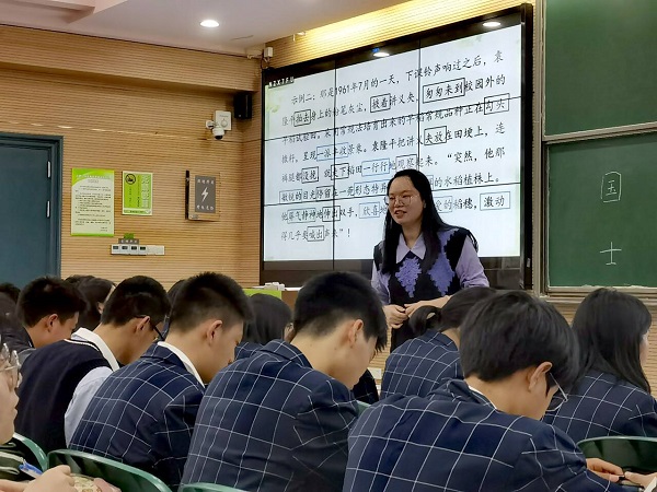 图3徐佳威老师授课.jpg