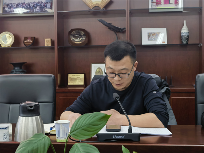 董校.jpg