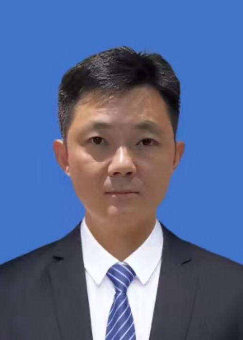 杨旭东证件照.jpg