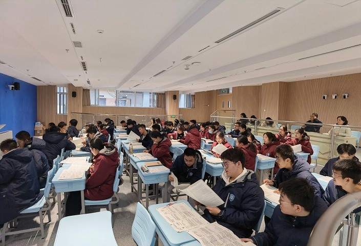 学生讨论图.jpg