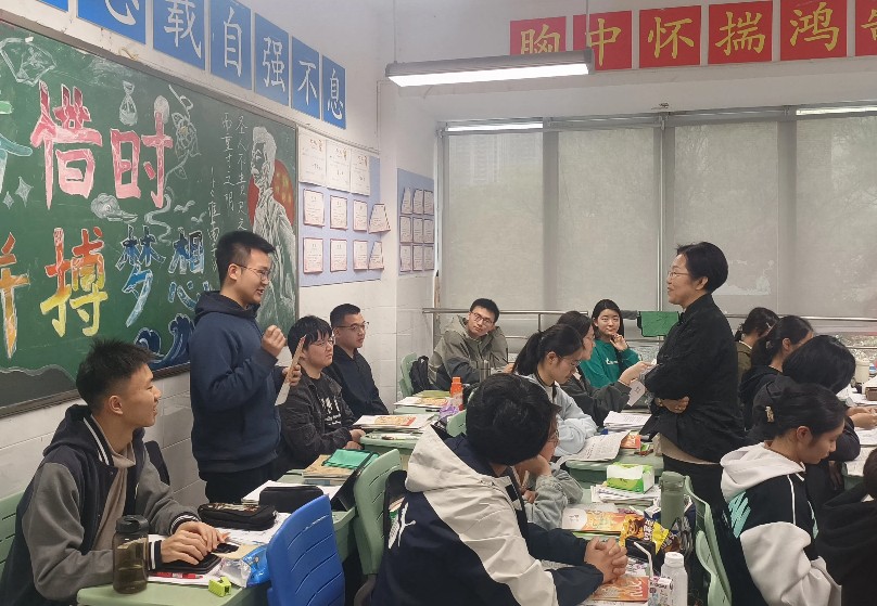 师生交流1.jpg
